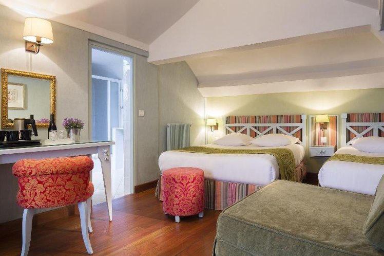 TRIPLE TWO BEDS Room