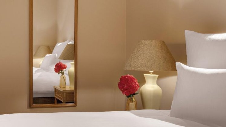 SINGLE PREMIUM QUEEN BED Room