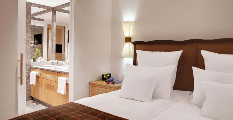 DOUBLE KING SIZE BED Room