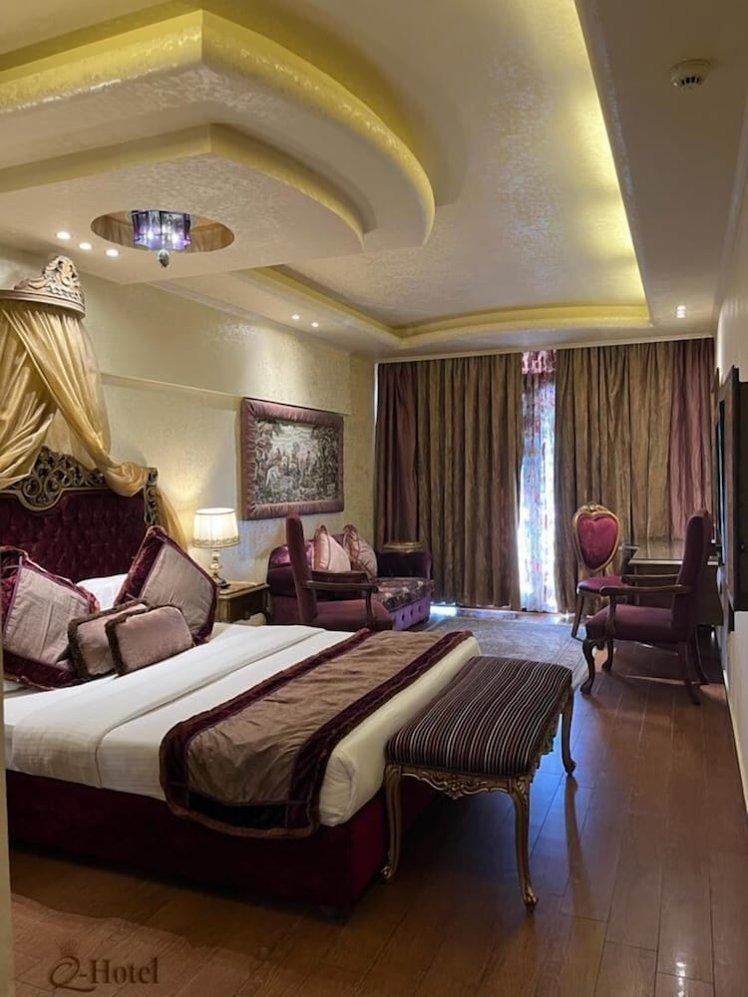 Q- Hotel