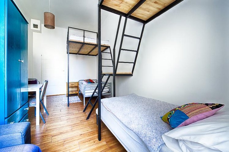 Room WITH SHARED BATHROOM Room
