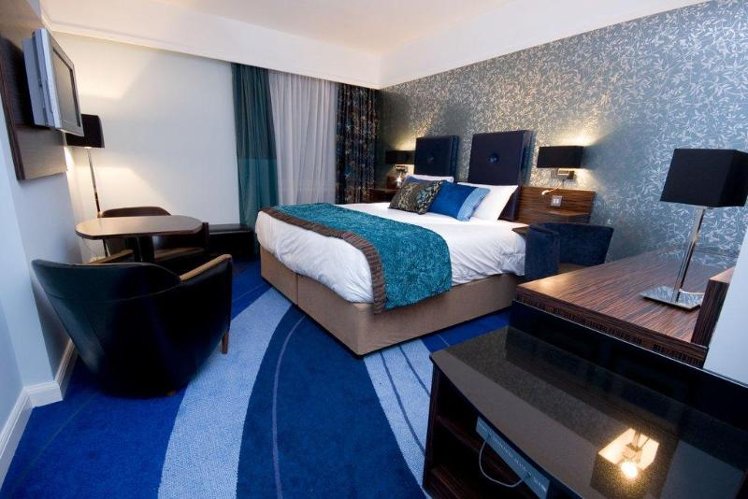 DOUBLE KING SIZE BED Room