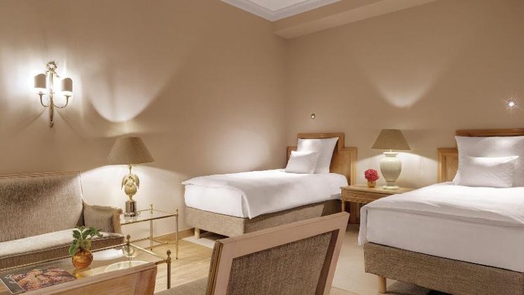 DOUBLE PREMIUM KING BED Room