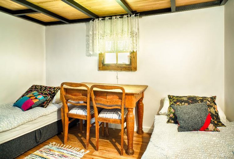 APARTMENT TWO BEDROOMS ONE BATHROOM Room