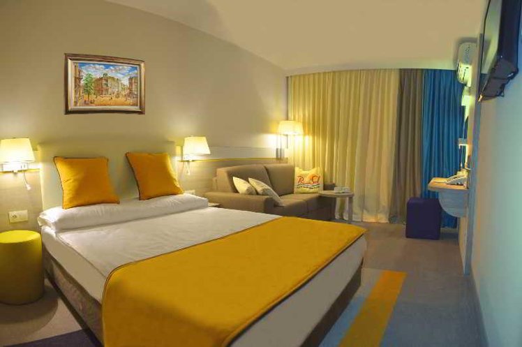 TRIPLE WITH DOUBLE BED Room