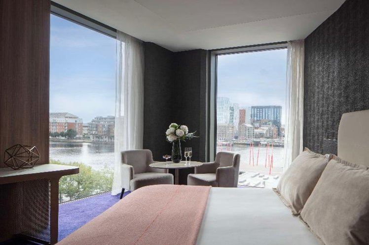 FAMILY ROOM WITH VIEWS Room