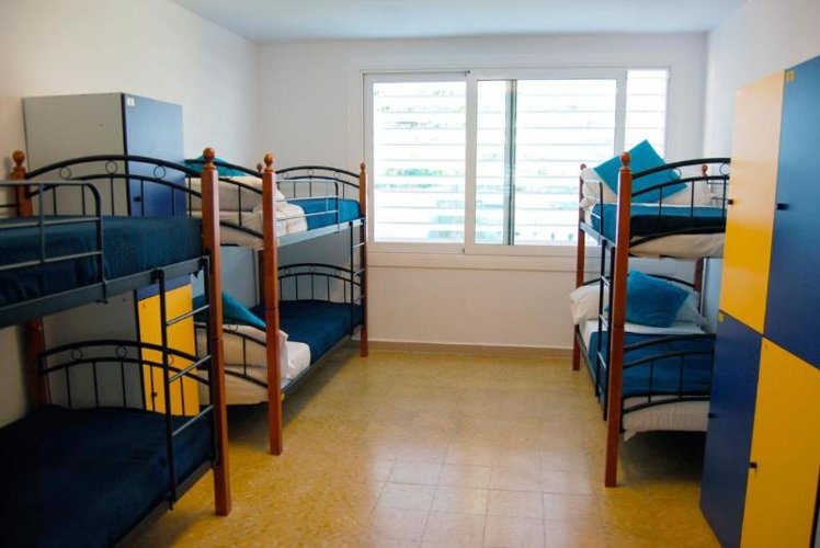 Bed in dormitory CAPACITY 6 Room