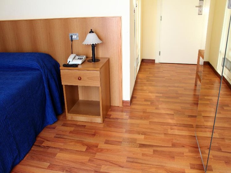 SINGLE STANDARD Room