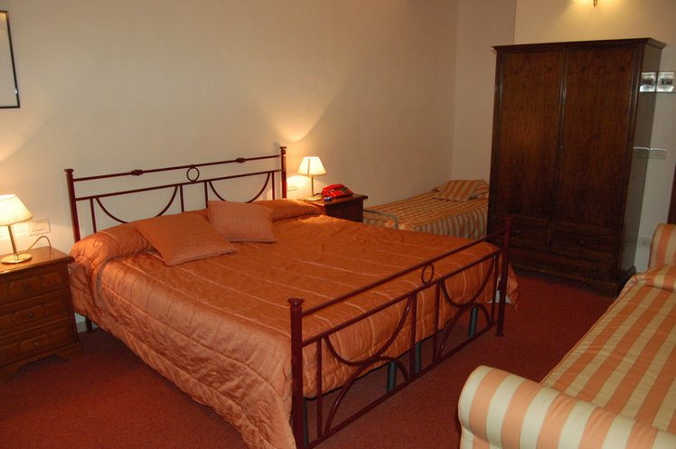 TRIPLE STANDARD Room