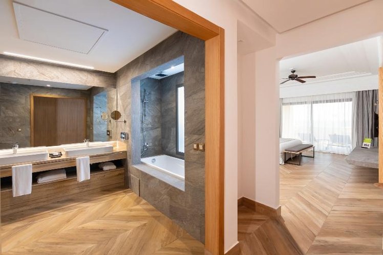 JUNIOR SUITE WITH BALCONY Room