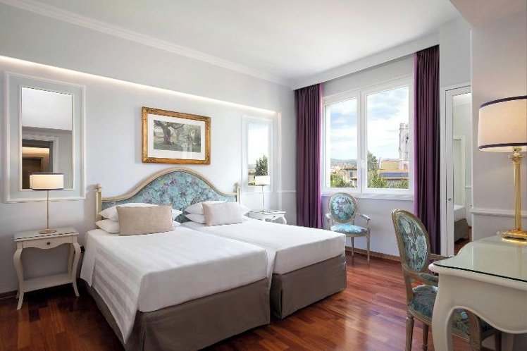 SUITE GARDEN VIEW KING BED Room