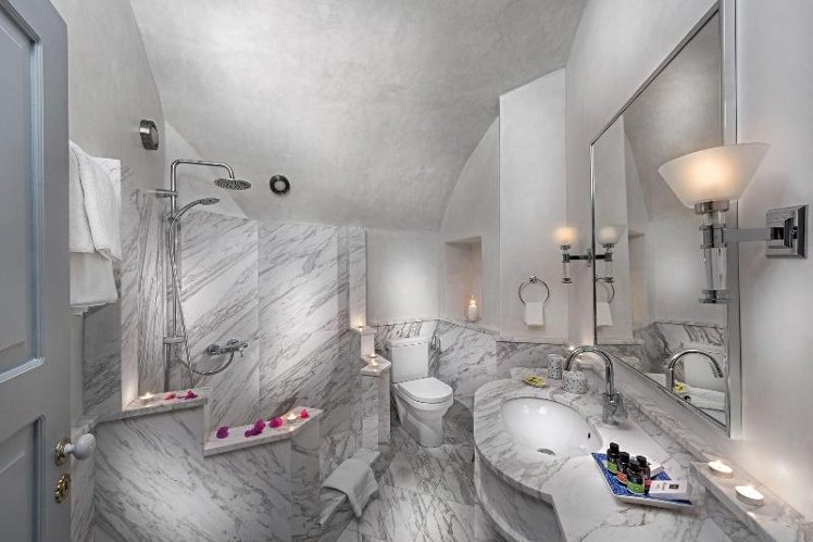 DOUBLE SEA VIEW KING BED Room
