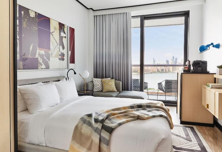 DOUBLE QUEEN SIZE BED Room