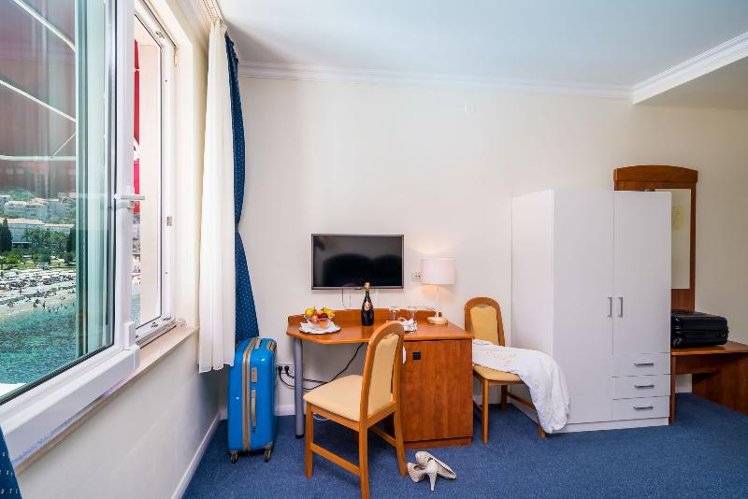 DOUBLE STANDARD Room