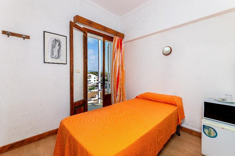 SINGLE STANDARD Room