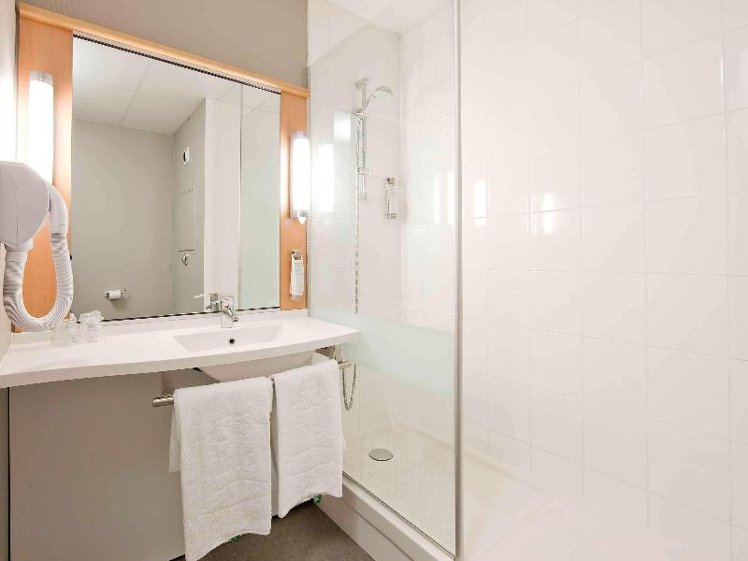 DOUBLE WITH DOUBLE BED Room