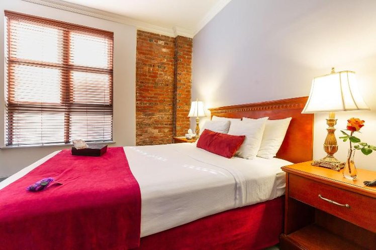 DOUBLE QUEEN SIZE BED Room