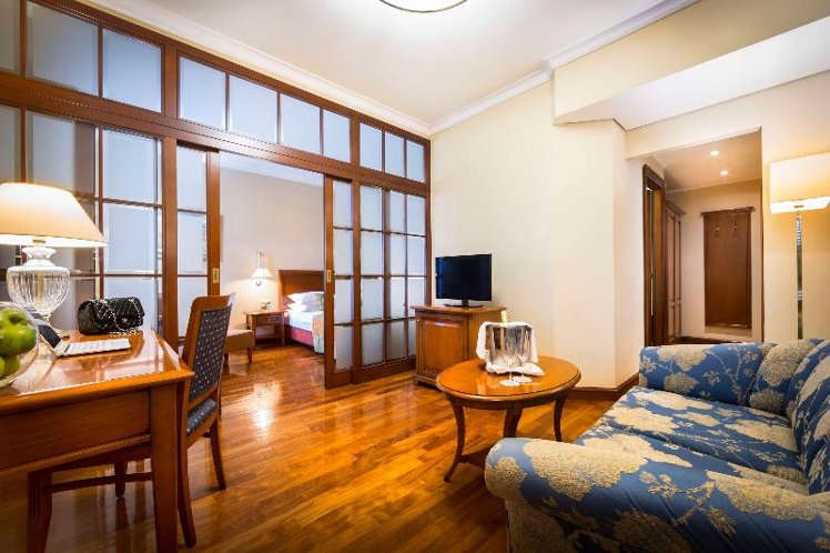 SUITE KING SIZE BED Room