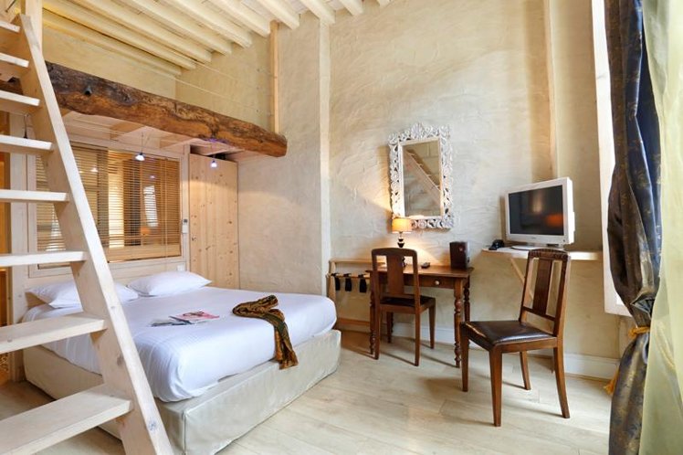 DOUBLE SUPERIOR Room