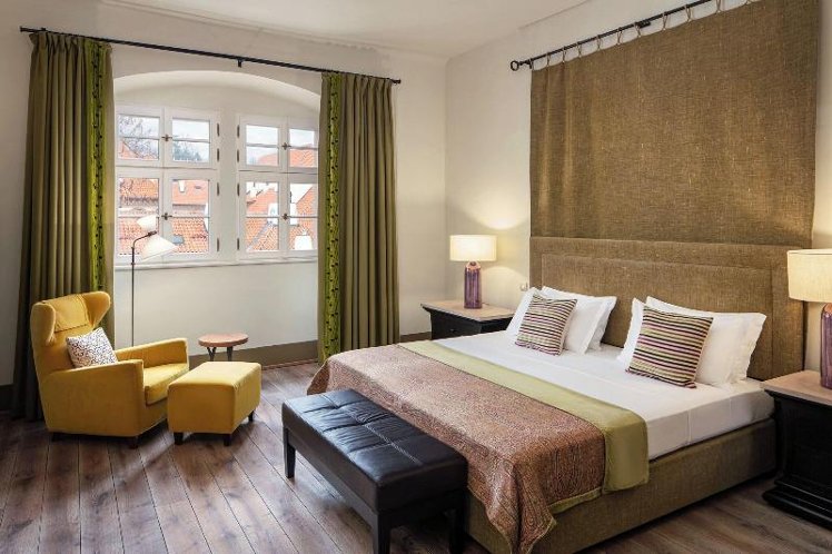 SUITE DELUXE KING BED Room