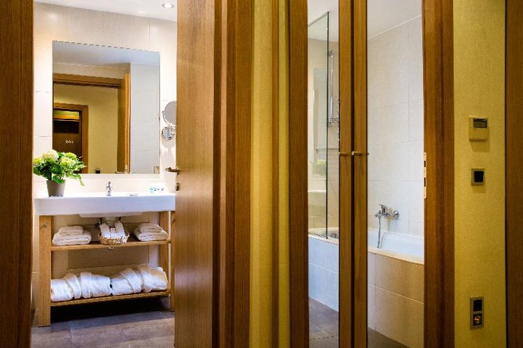 DOUBLE STANDARD Room