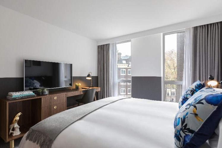 DOUBLE KING SIZE BED Room