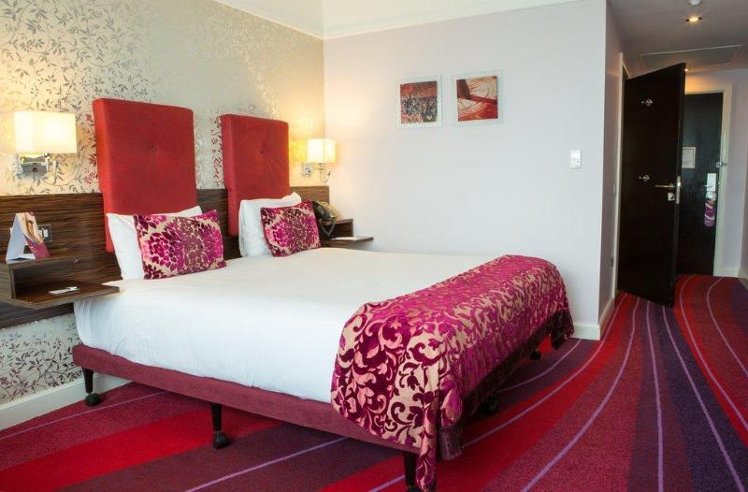 DOUBLE Accessible KING SIZE BED Room