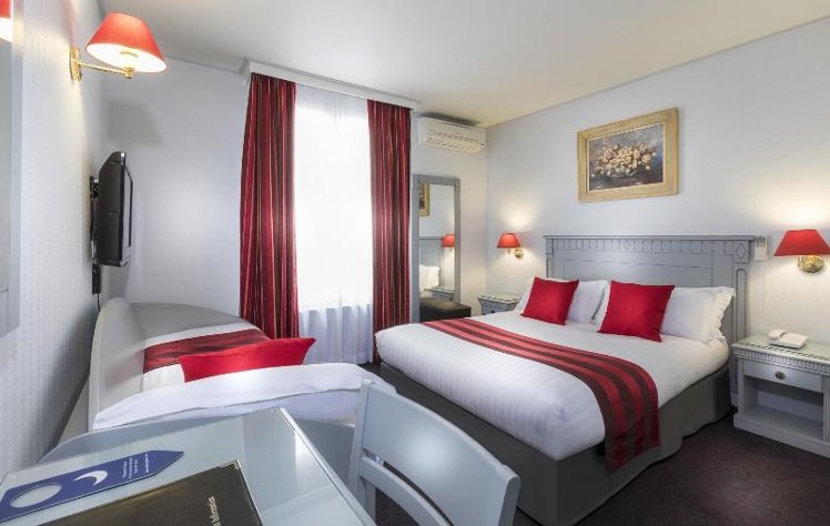 TRIPLE TWO BEDS Room