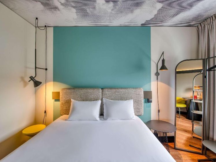 DOUBLE WITH DOUBLE BED Room