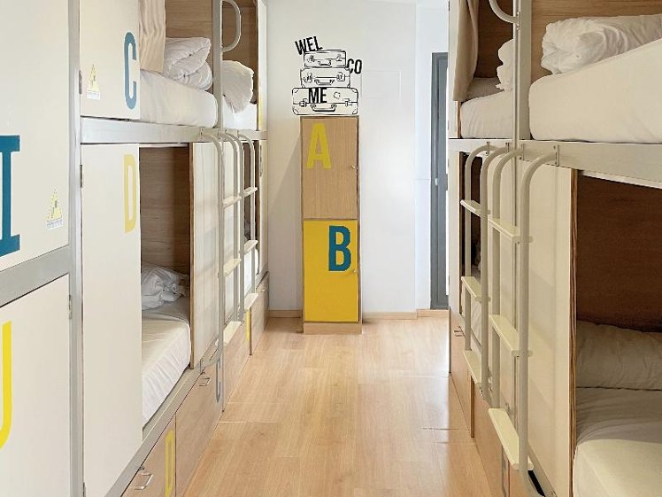 Room CAPACITY 8 Room