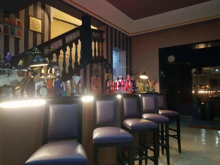 Bar