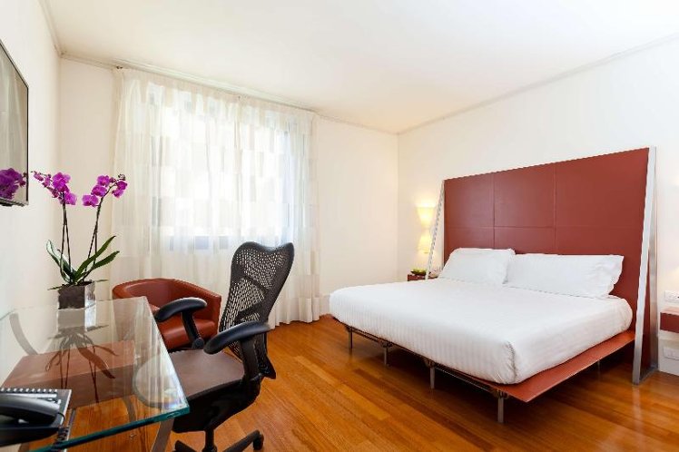 DOUBLE KING SIZE BED Room