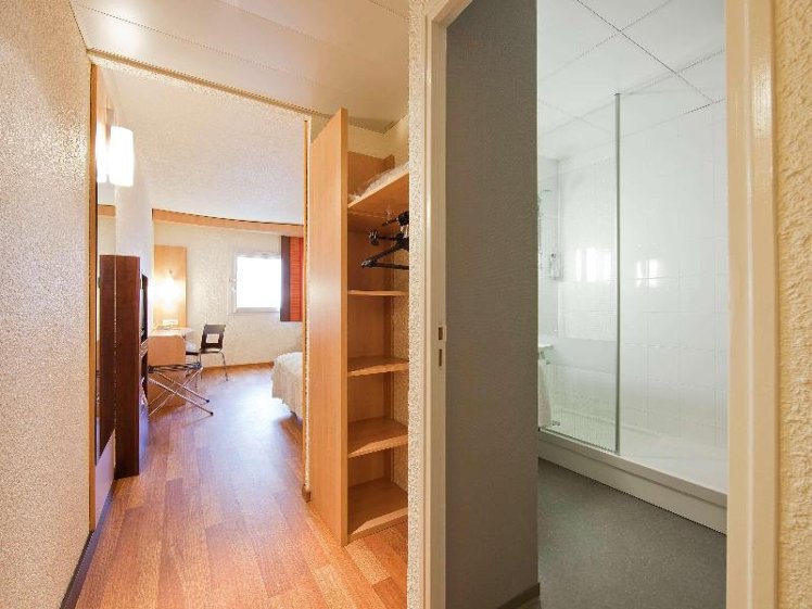 DOUBLE WITH DOUBLE BED Room