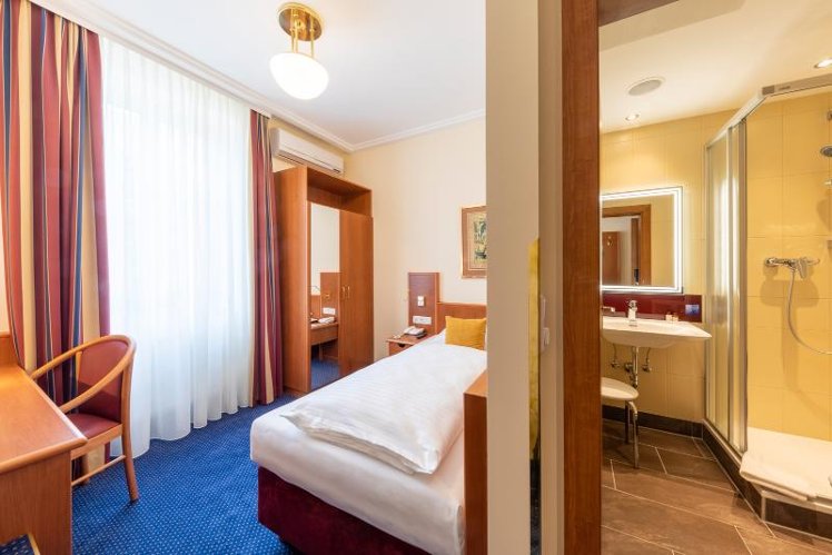 SINGLE STANDARD Room
