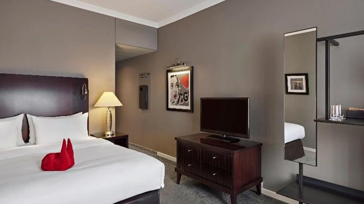 DOUBLE QUEEN SIZE BED Room