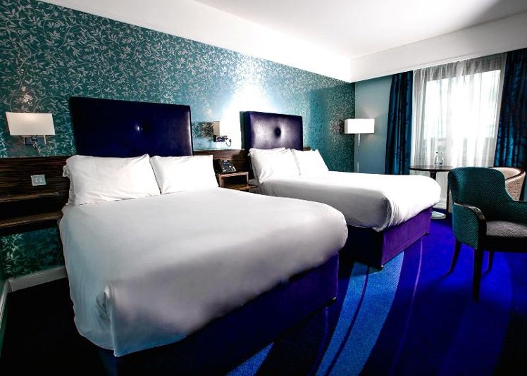 TWIN TWO QUEEN BEDS Room