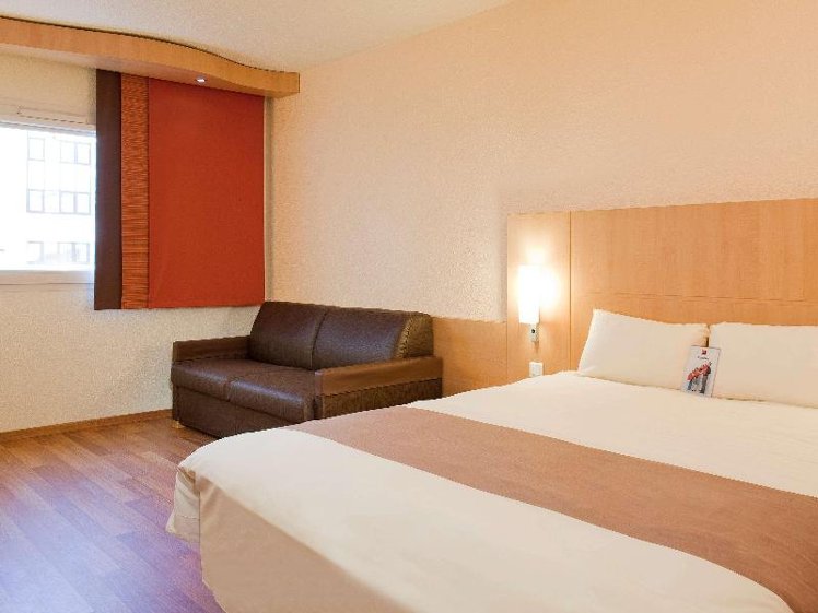 DOUBLE WITH DOUBLE BED Room