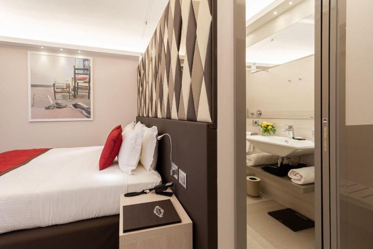 DOUBLE KING SIZE BED Room