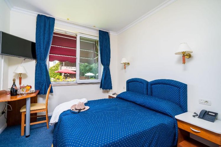 DOUBLE STANDARD Room