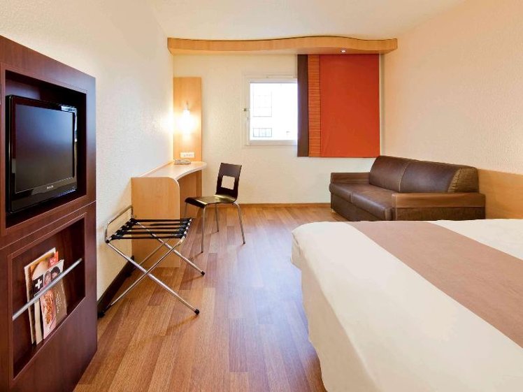 DOUBLE WITH DOUBLE BED Room