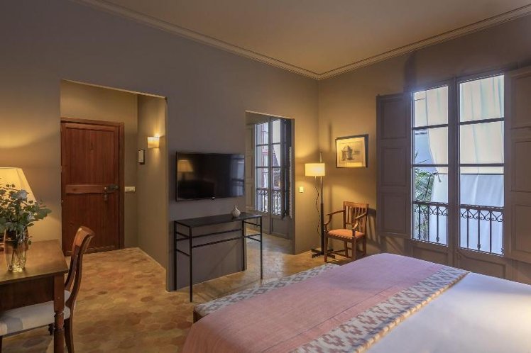 DOUBLE DELUXE KING BED Room