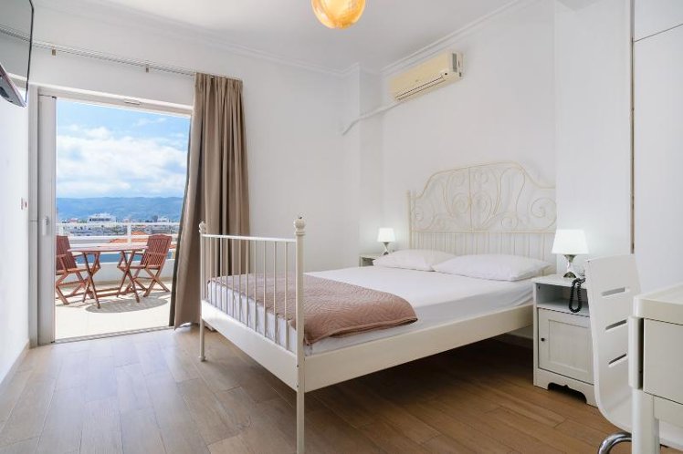 QUADRUPLE SUPERIOR Room