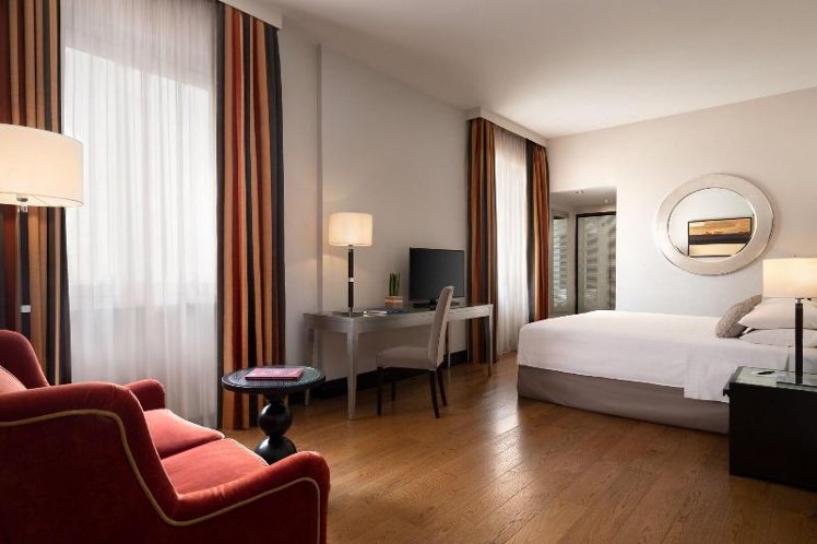 JUNIOR SUITE KING BED NON SMOKING Room
