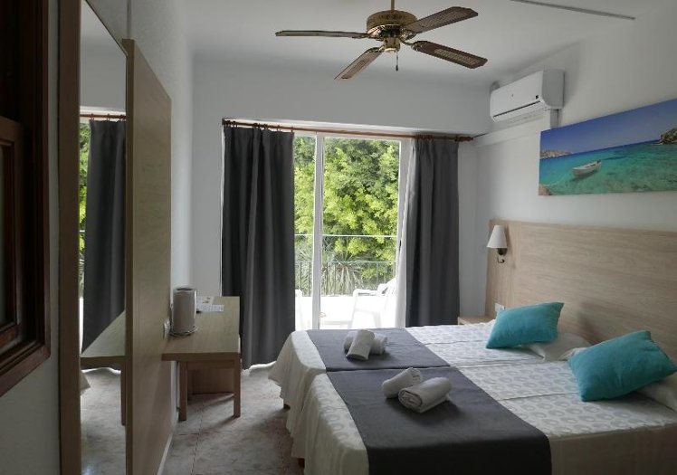DOUBLE SINGLE USE STANDARD Room