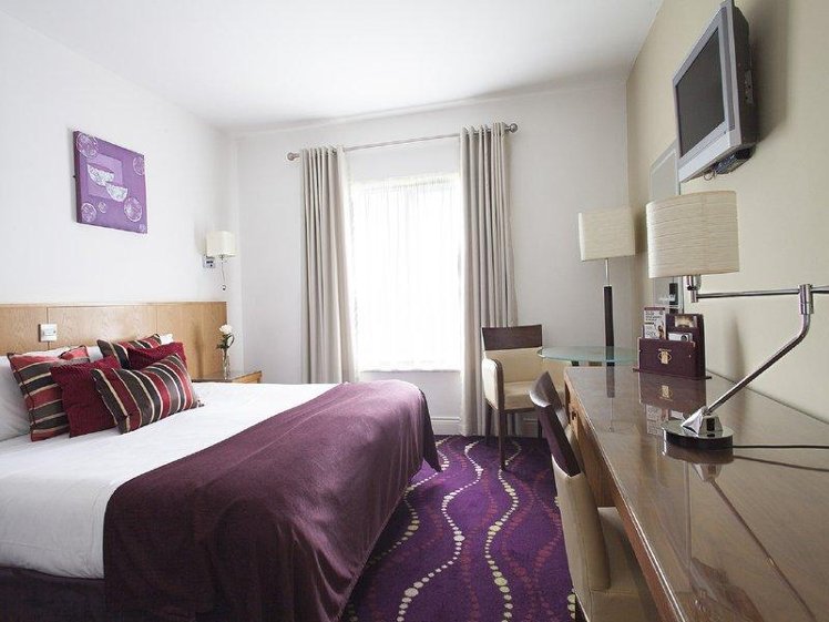 DOUBLE KING SIZE BED Room