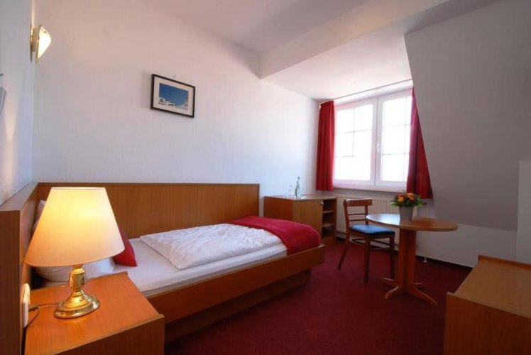 SINGLE STANDARD Room