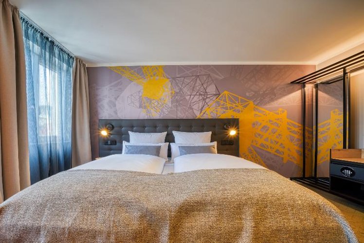 DOUBLE KING SIZE BED Room