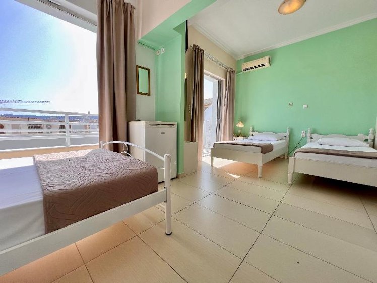 TRIPLE STANDARD Room