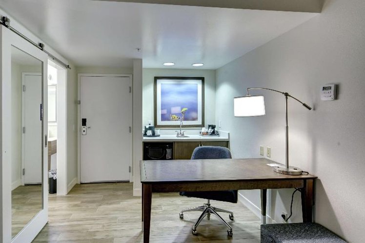 STUDIO Accessible KING SIZE BED Room