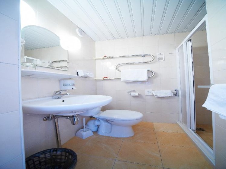 TWIN ECONOMY Room